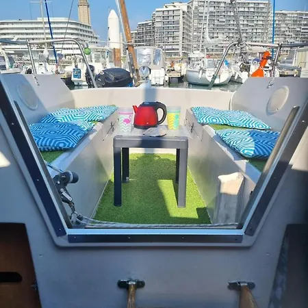 Voilier Au Soleil Levant *