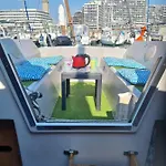 Voilier Au Soleil Levant *