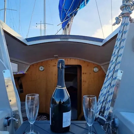 Voilier Au Soleil Levant *