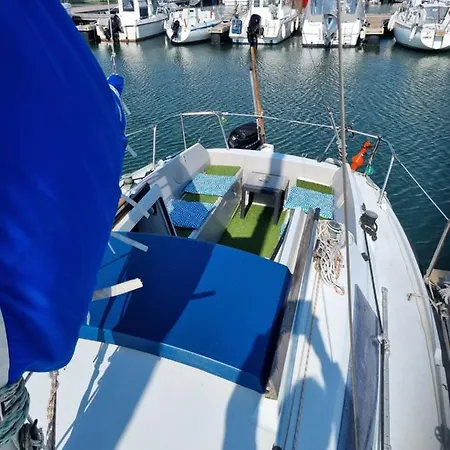 Botel Voilier Au Soleil Levant Le Havre